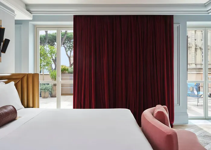W Hotel 5*